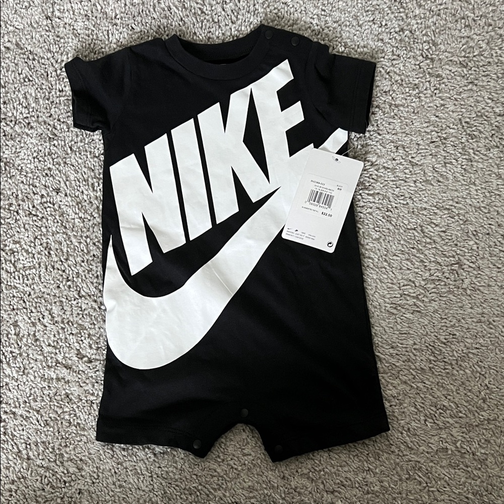 BRAND NEW Nike Infant Romper in Black and White